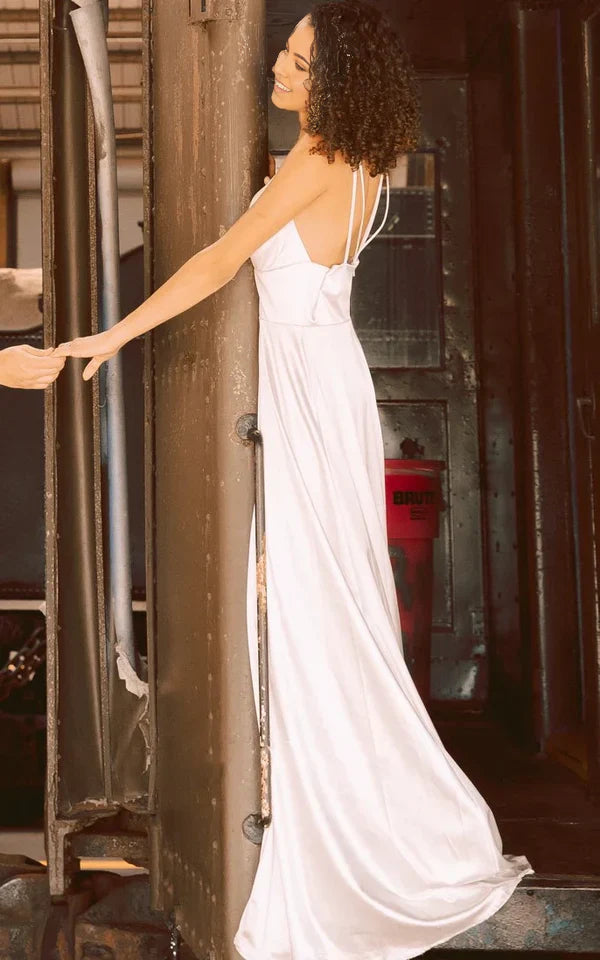 Vestido de novia elegante de satén con escote pronunciado en A y espalda abierta con abertura frontal